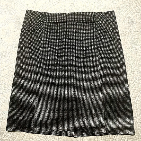 Michael Kors Black and White Pencil Skirt. Super stylish with black fall boots! - Picture 1 of 9